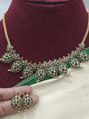 Maanga kemp necklace (Green red)
