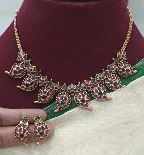 Maanga kemp necklace (Red green)