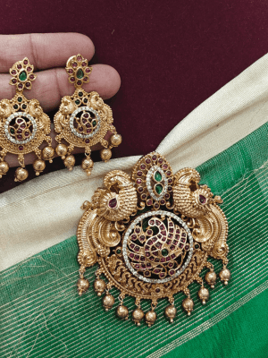 Nagasu peacock pendant set