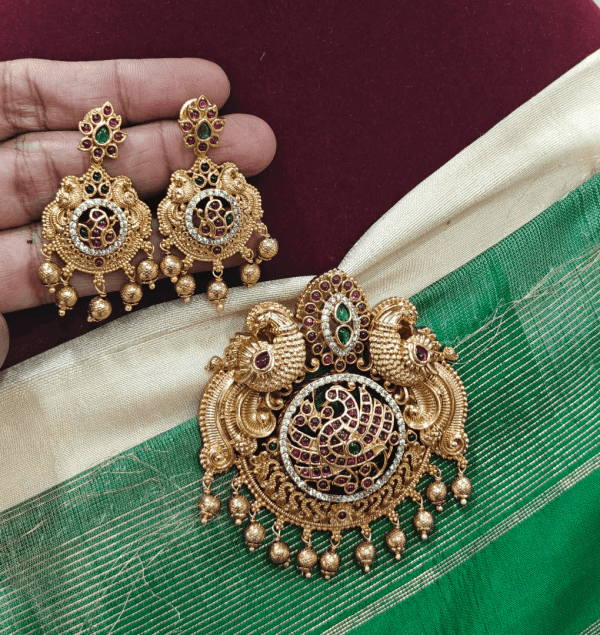 Nagasu peacock pendant set