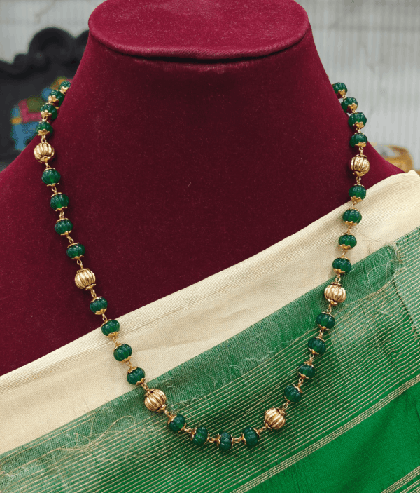 Emerald pumpkin beads antique mala