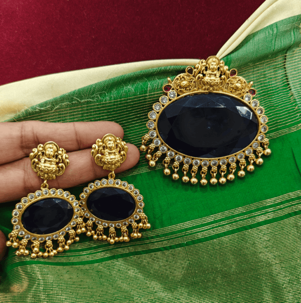 Lakshmi neelvattam pendant set (Blue)