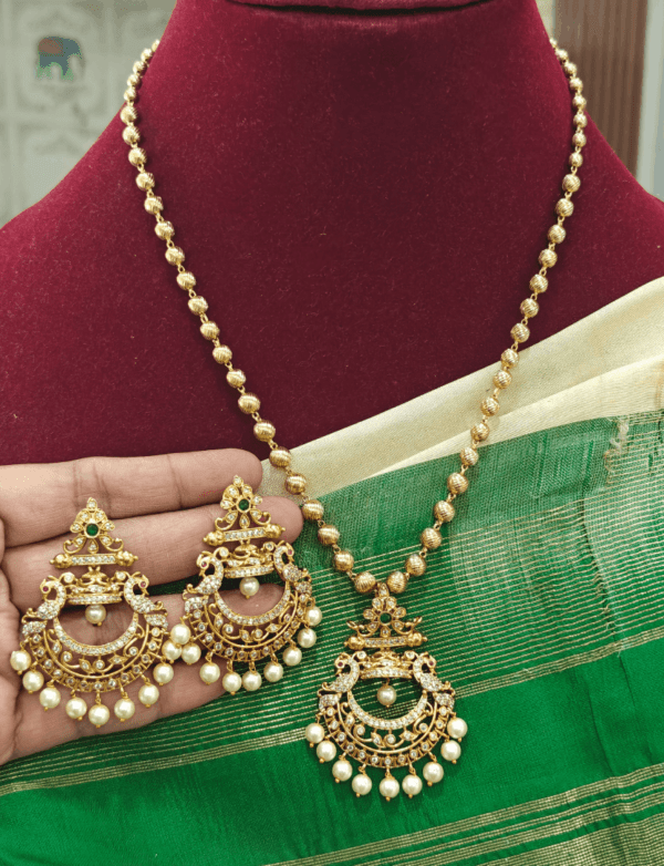 Chandbali pendant chain set