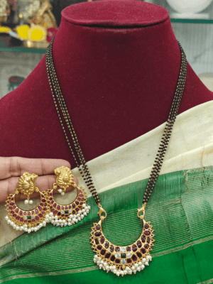 Peacock chandbali set with black beads