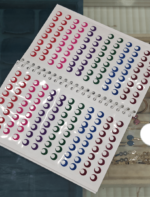 Chand bindi (Moon bindi)