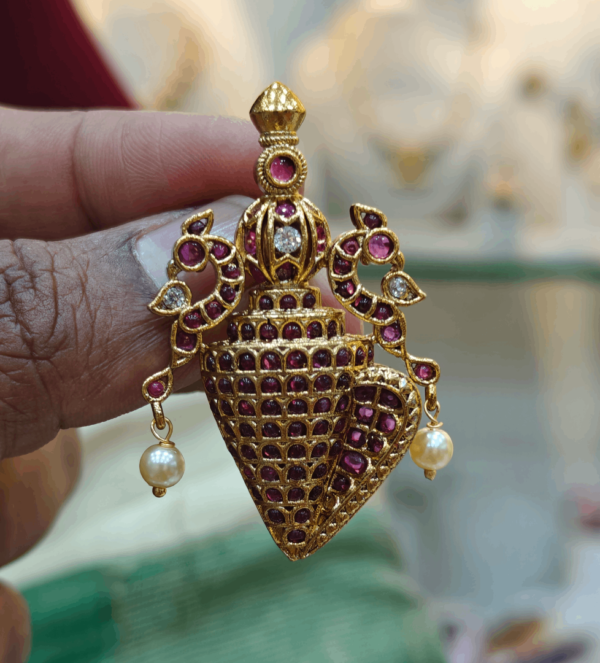 Double peacock shanku pendant