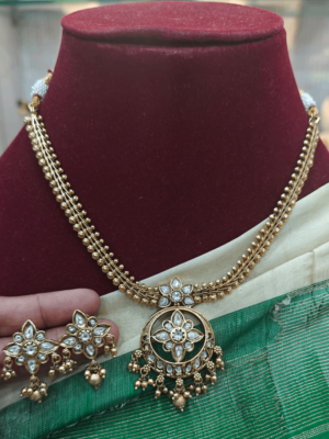 Kundan poo necklace