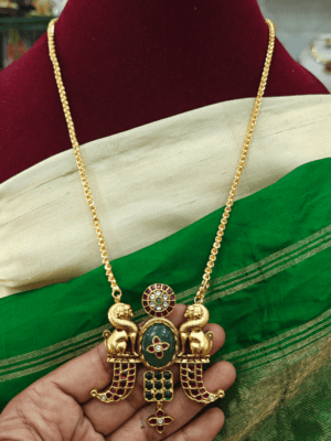 Royal andhra tiger claw pendant with chain
