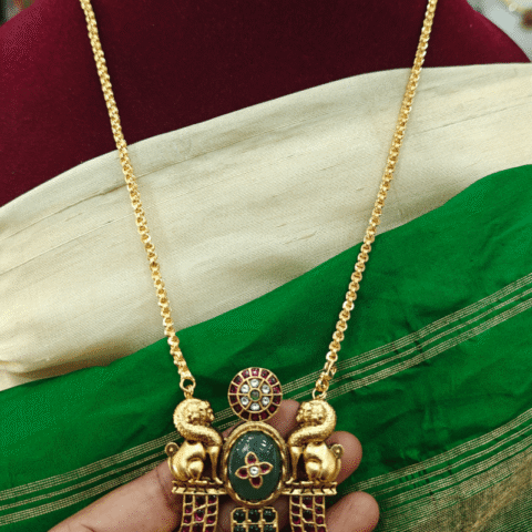 Royal andhra tiger claw pendant with chain