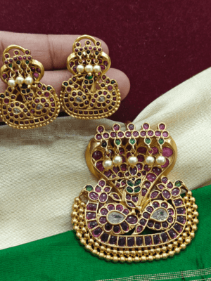 Krishna seshan pendant set