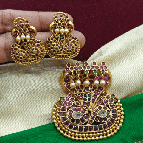 Krishna seshan pendant set