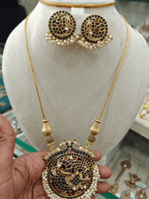 Annam pendant set with chain
