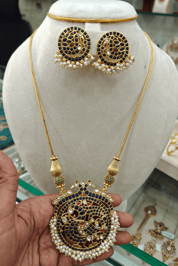 Annam pendant set with chain