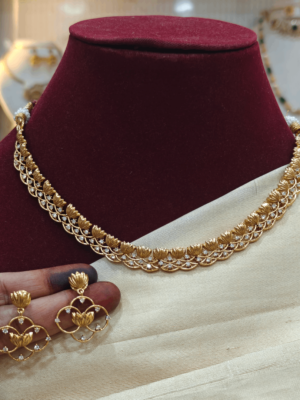 Lotus white stone necklace