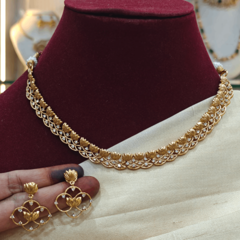 Lotus white stone necklace