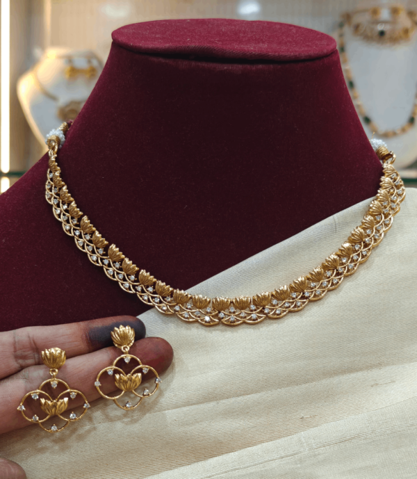 Lotus white stone necklace