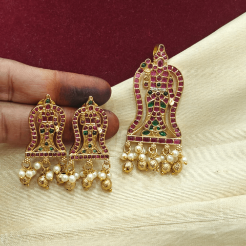 Meenakshi pendant set