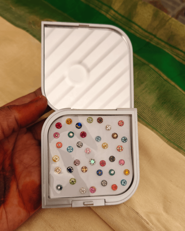 Bindi with mirror design 3