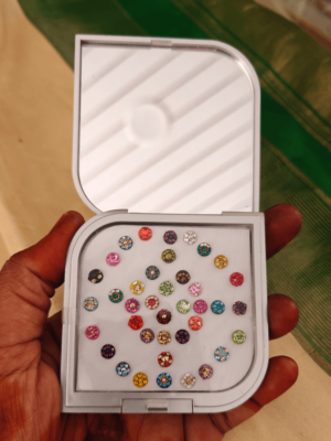 Bindi with mirror design 2