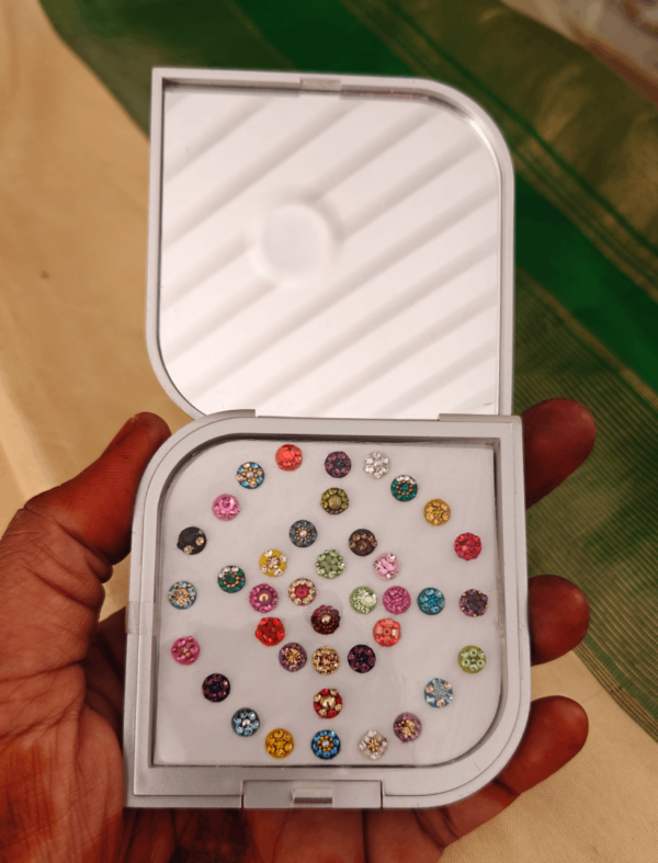 Bindi with mirror design 2