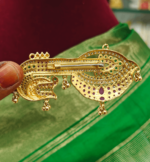 Veena brooch