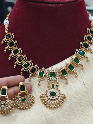 Solitaive stone necklace(green)