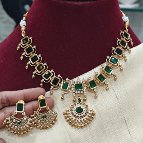 Solitaive stone necklace(green)