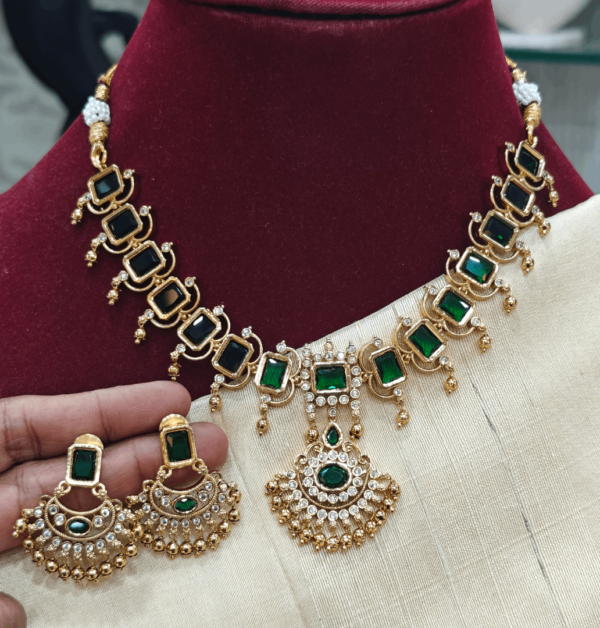 Solitaive stone necklace(green)