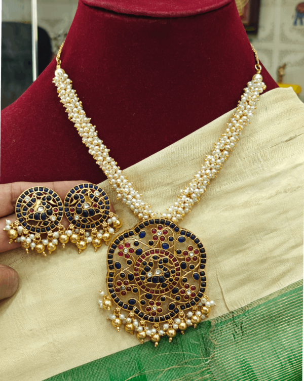 Rakkodi pearl pendant set