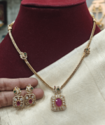 Peacock solitaire necklace (Ruby)