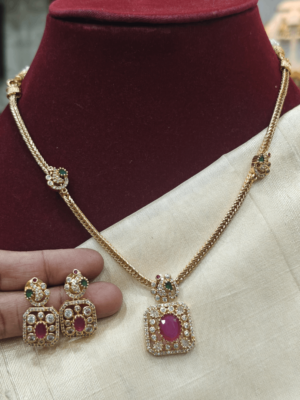 Peacock solitaire necklace (Ruby)