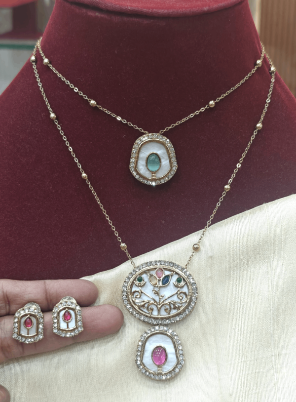 Double line mother pearl chain set