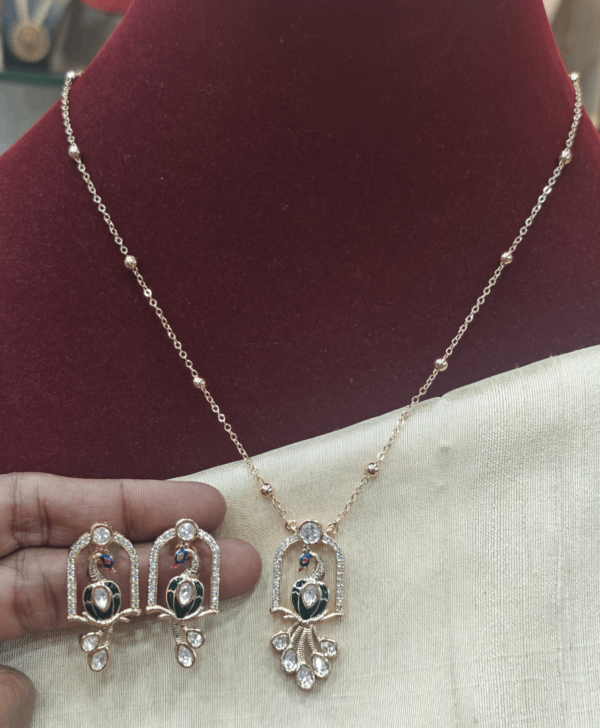 Peacock enamel pendent with chain set(green)