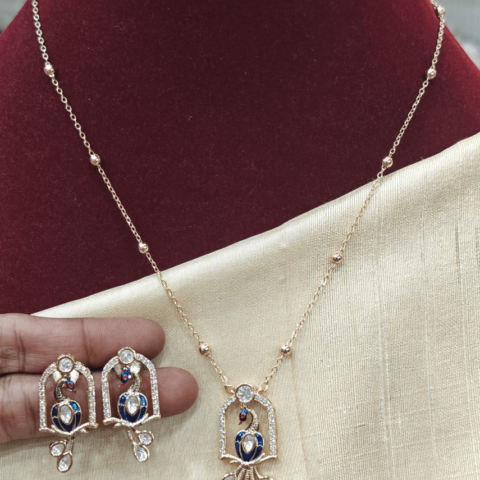 Peacock enamel pendent set with chain (blue)