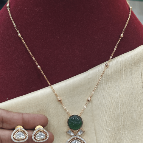 Carve stone kundan pendent set(green)