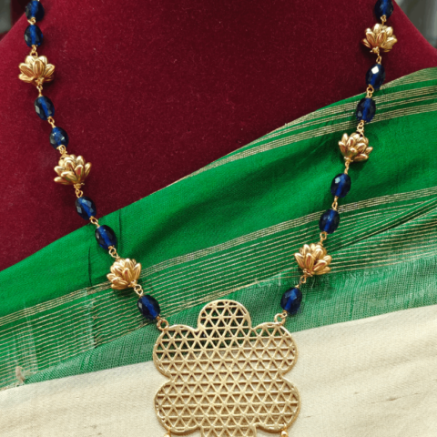 Filigiri pendant with blue beads mala