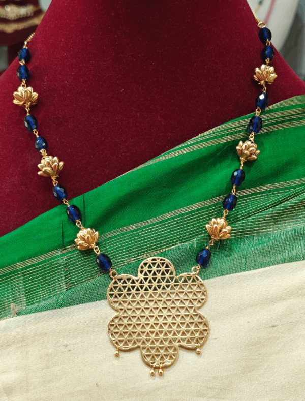 Filigiri pendant with blue beads mala