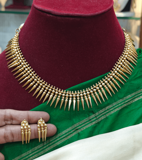 Mullu necklace