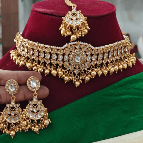 kundan choker with maangtika