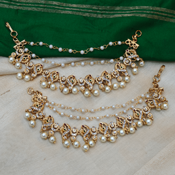 Pecock antique pearl ear chain