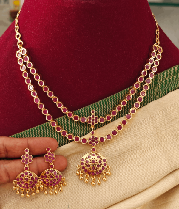 Traditional two line attige (ruby)