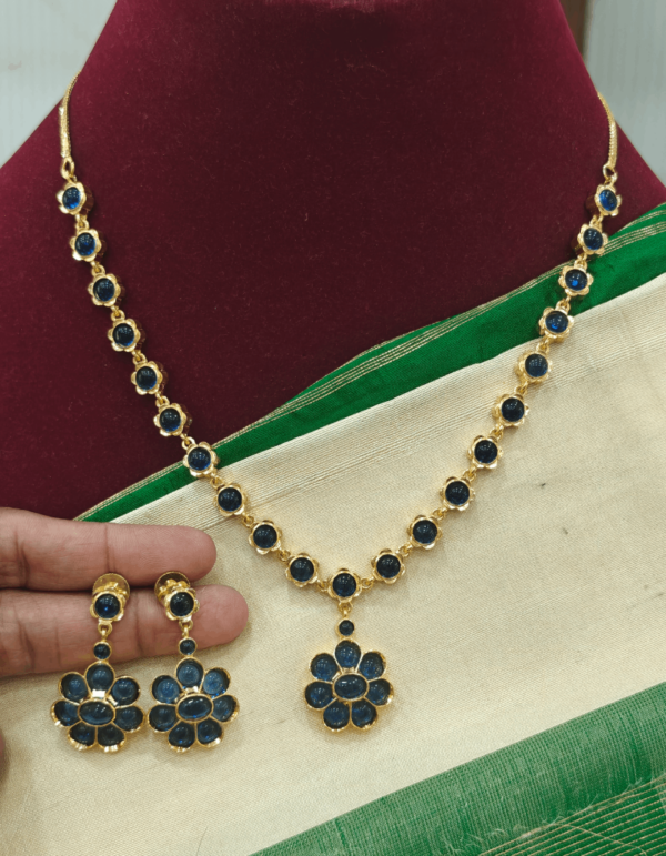 80`s classic flower necklace (blue)