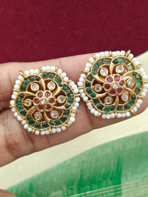 Flower stud with pearl( green,ruby)