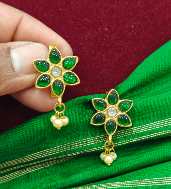 Flower design jadau stone bugadi