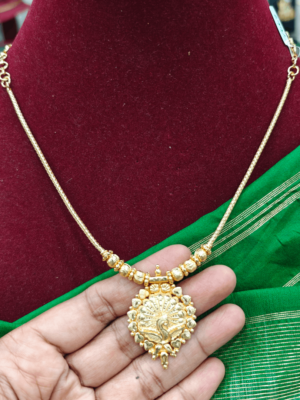 Peacock feathers necklace