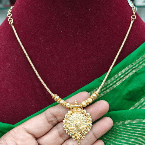 Peacock feathers necklace