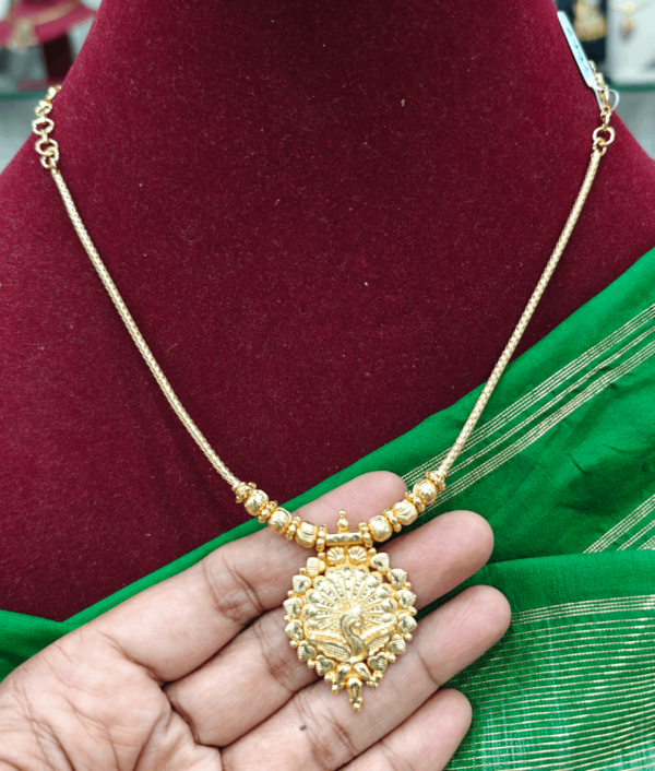 Peacock feathers necklace