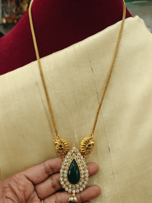 Annam thilagam padhakam chain with pendant (green)