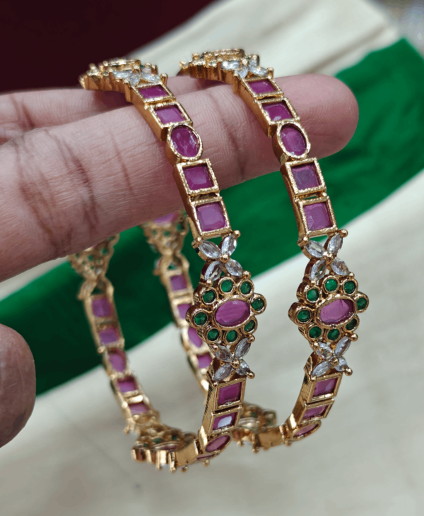 Box ruby flower bangles