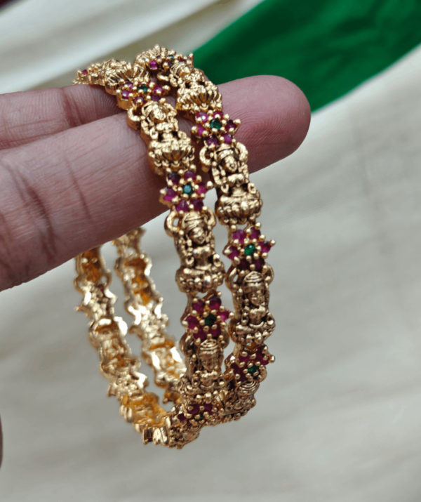 Simple and cut flower lakshmi bangle